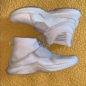 Fenty Puma’s sneakers size 7.5 wmns